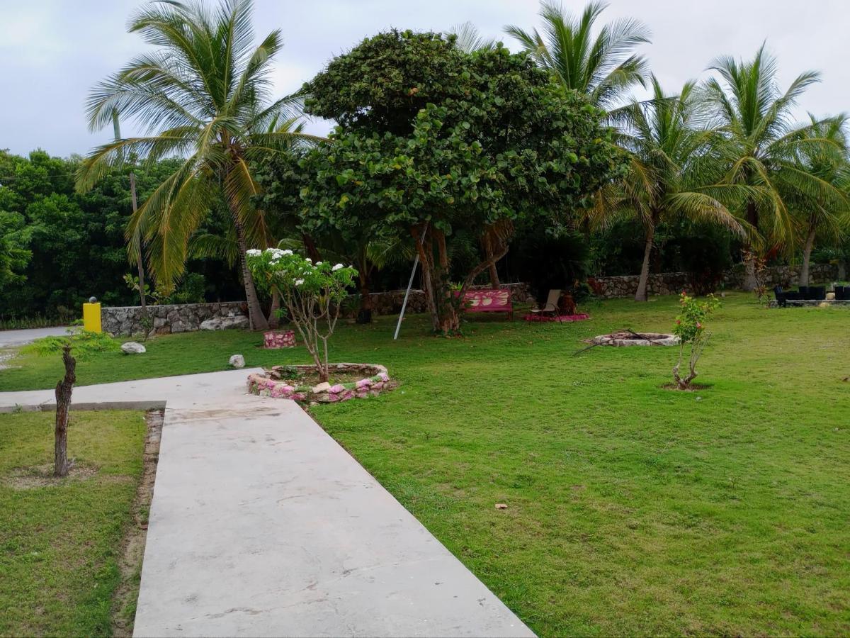 Surfers Manor Motel Gregory Town Luaran gambar