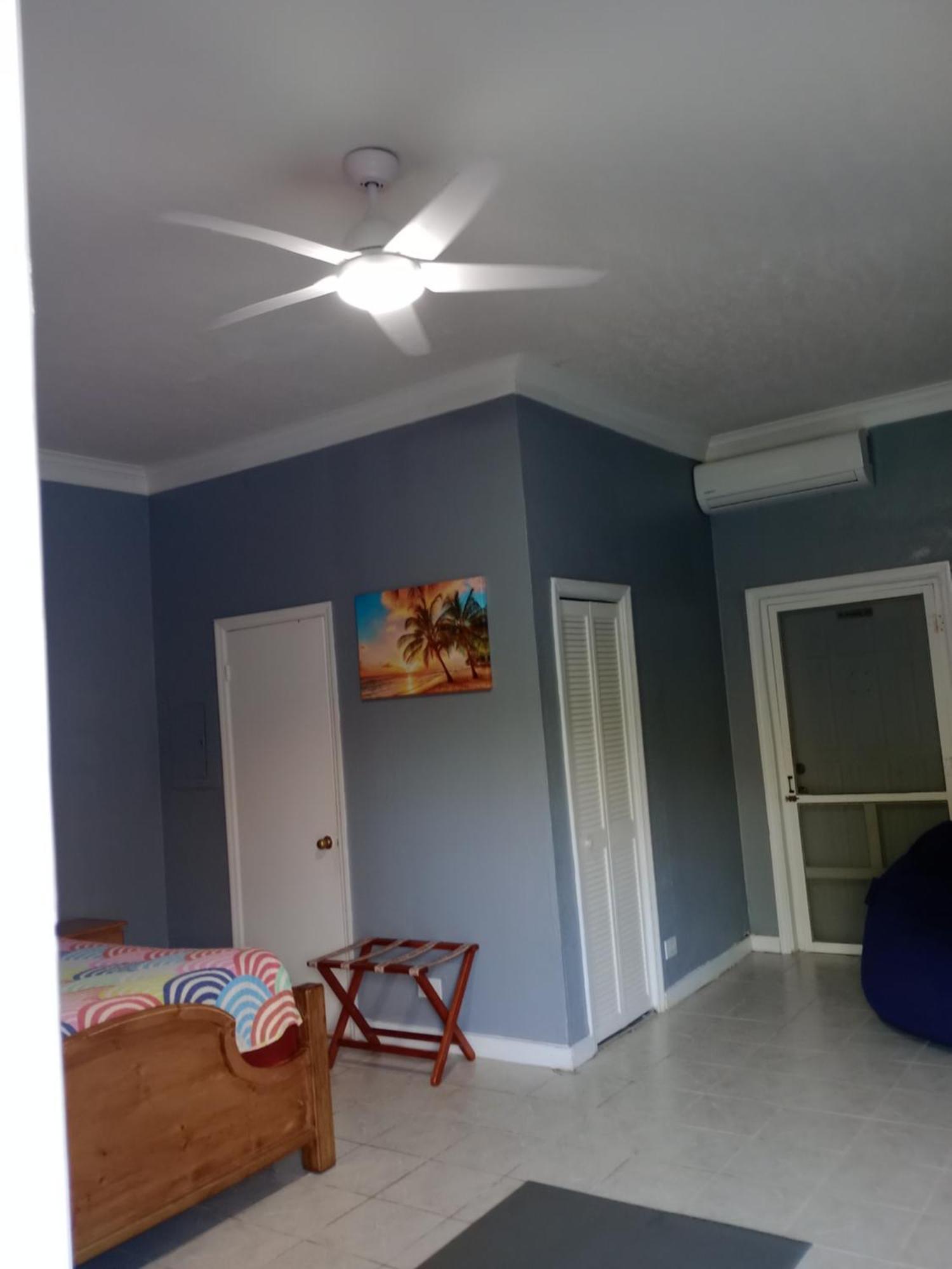 Surfers Manor Motel Gregory Town Luaran gambar