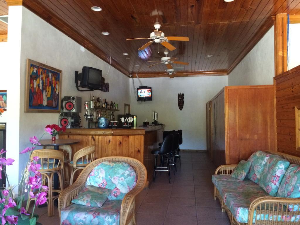 Surfers Manor Motel Gregory Town Luaran gambar