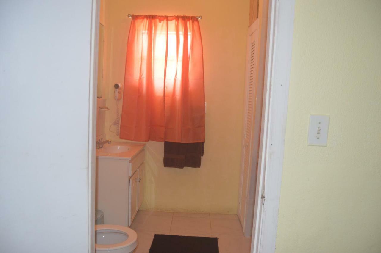 Surfers Manor Motel Gregory Town Luaran gambar